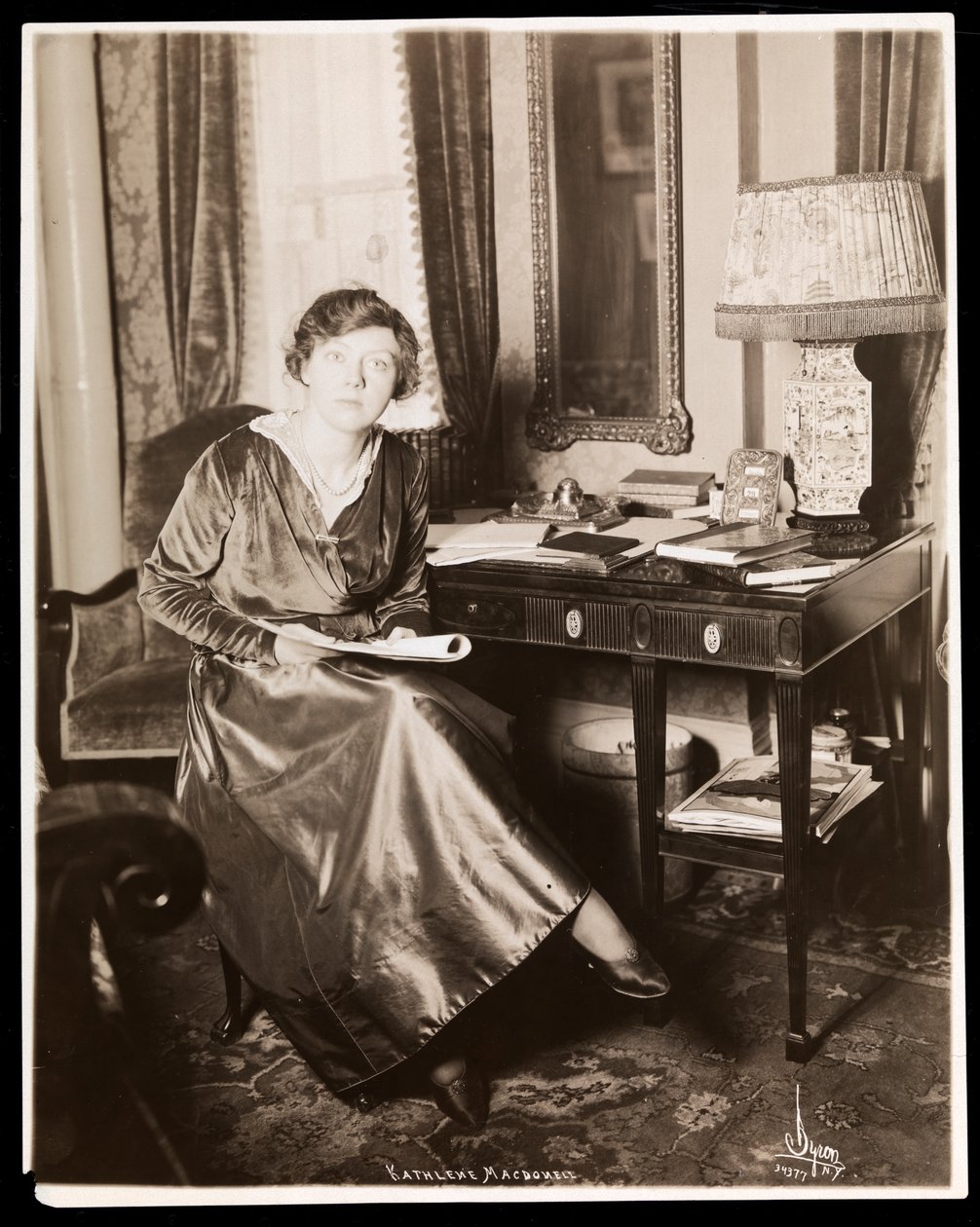 Kahleen MacDonell, vers 1914 - Byron Company