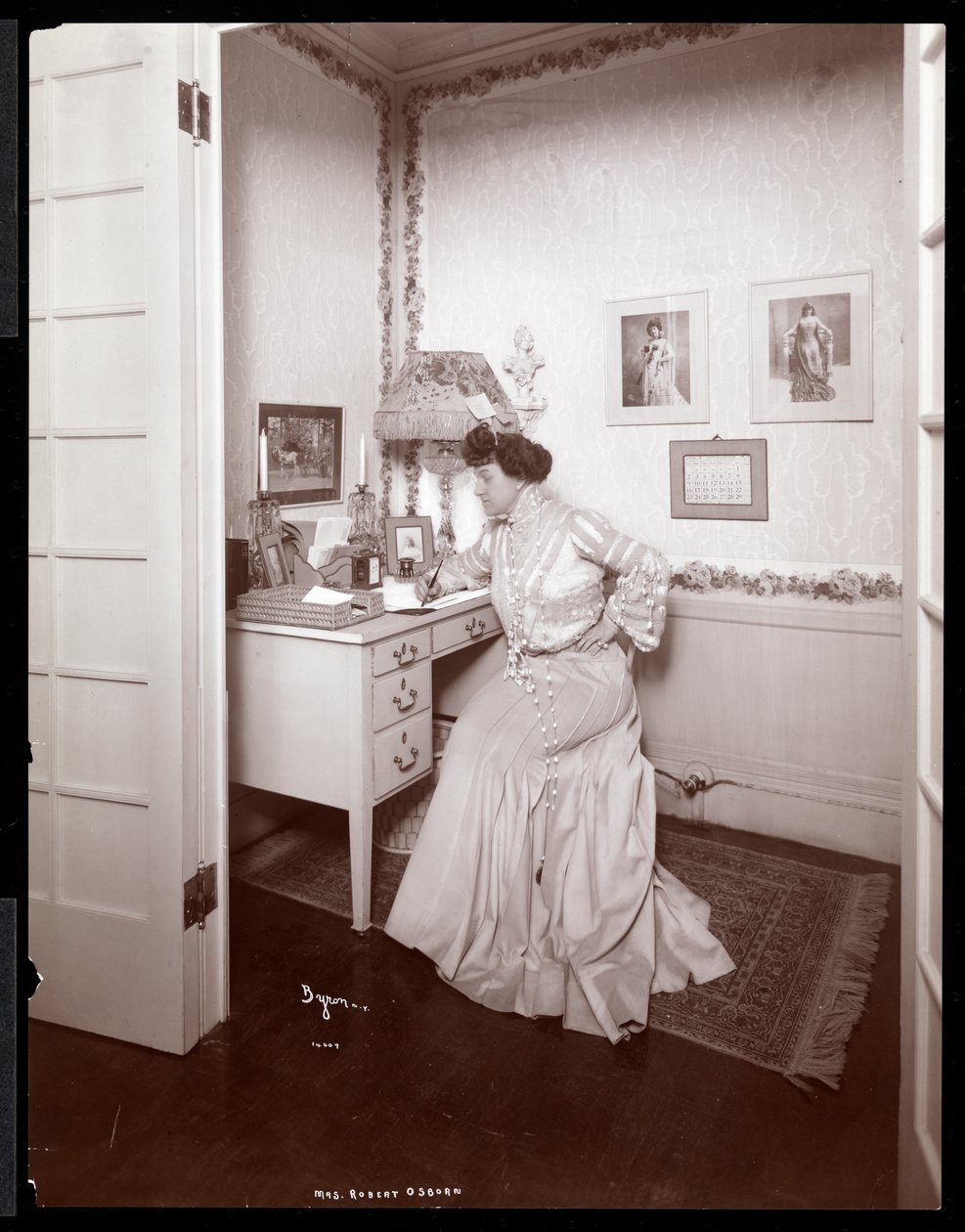 Mme Robert Osborn, 1902 - Byron Company