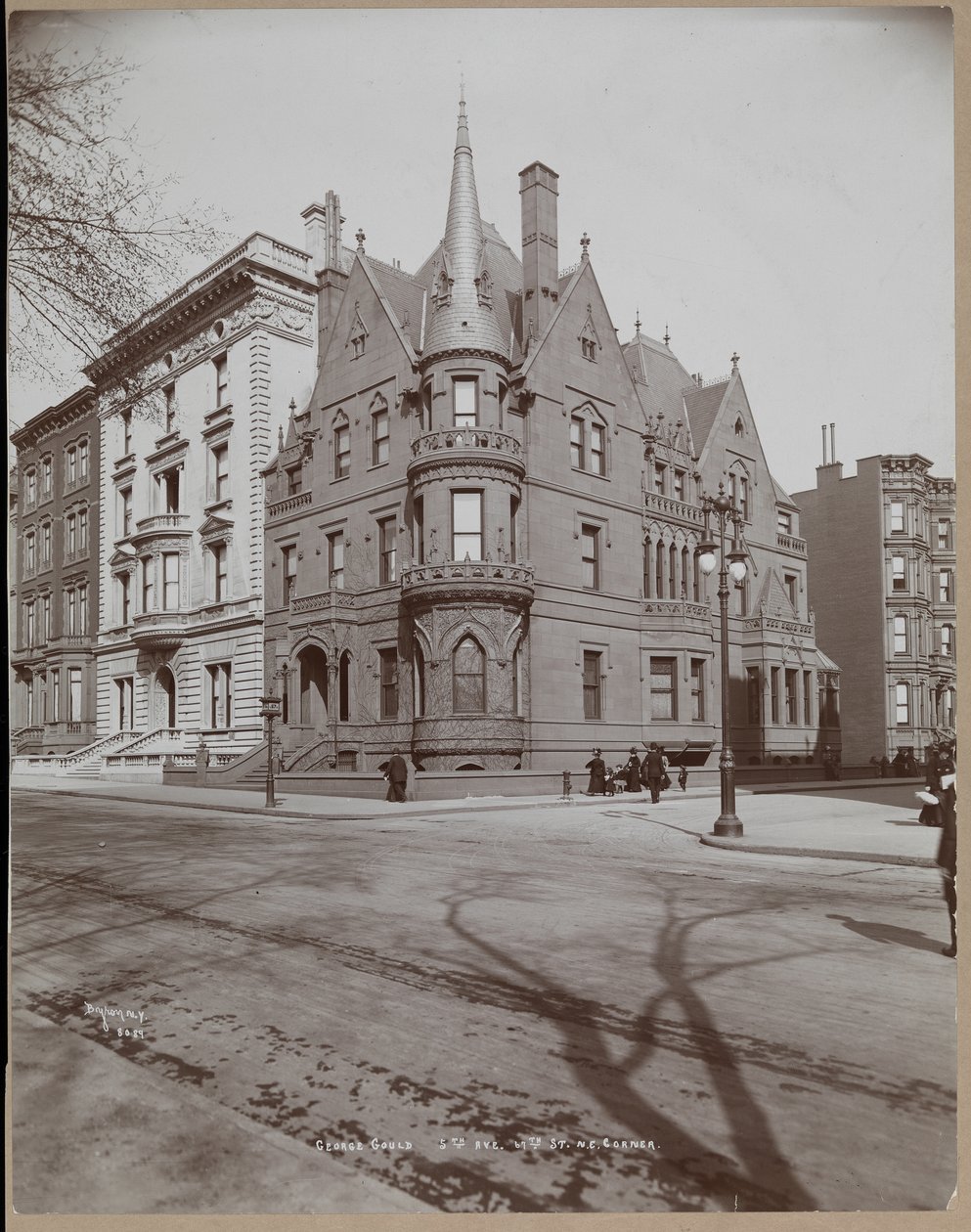 La résidence de George Jay Gould et les maisons voisines à la 5e Avenue et 67e Rue, New York, 1899 ou 1900 - Byron Company