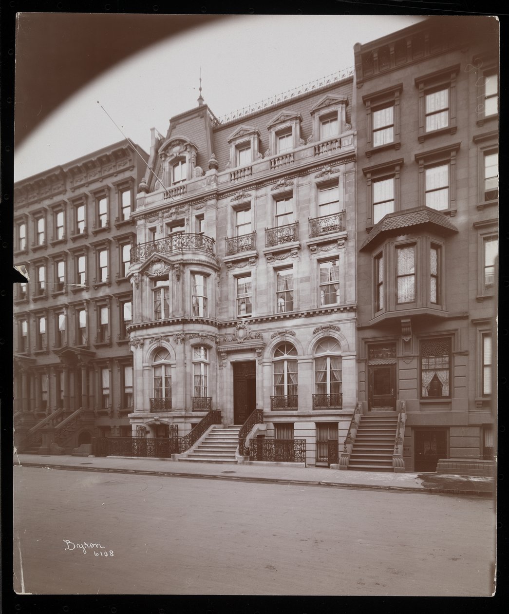 La résidence de John D. Crimmins au 40 East 68th Street, New York, 1898 - Byron Company