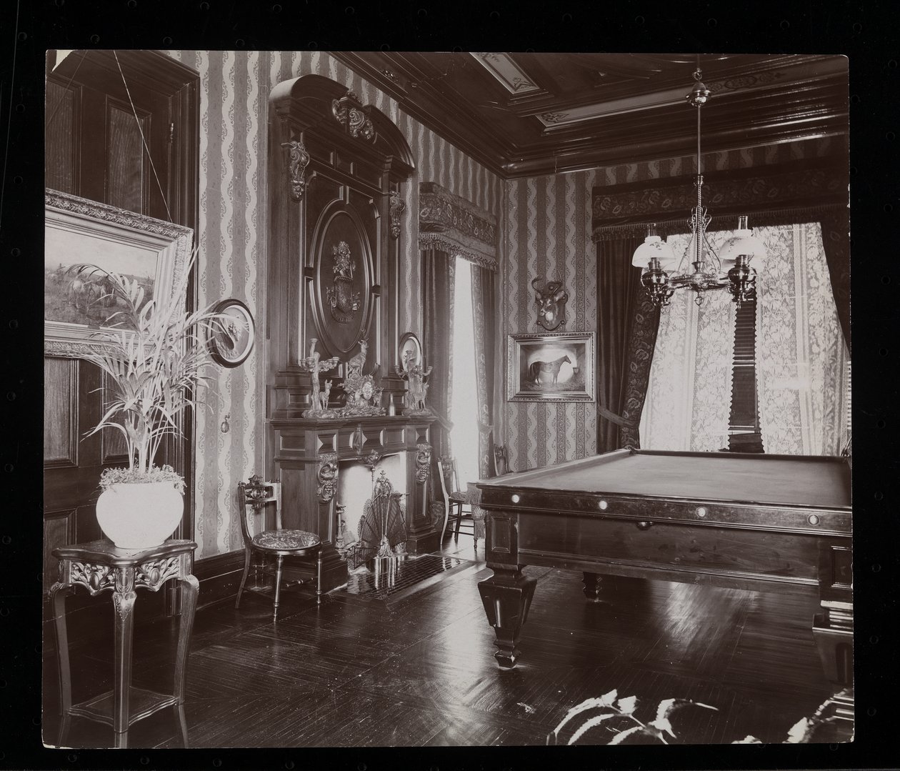 La salle de billard à la résidence de John Jacob Astor à Rhinecliff, N.Y., 1893-94 - Byron Company