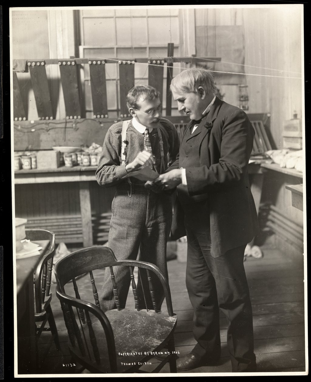 Thomas Edison dans son laboratoire, 1906 - Byron Company