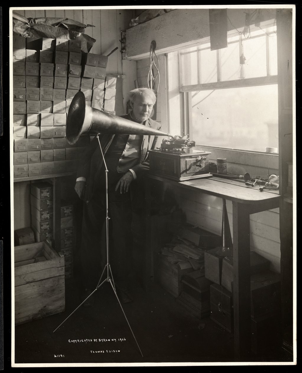 Thomas Edison à côté d