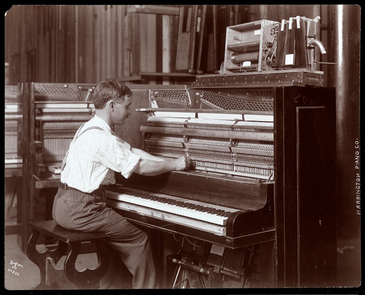 Un homme travaillant dans l