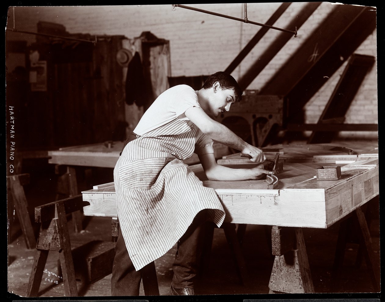 Homme travaillant dans l