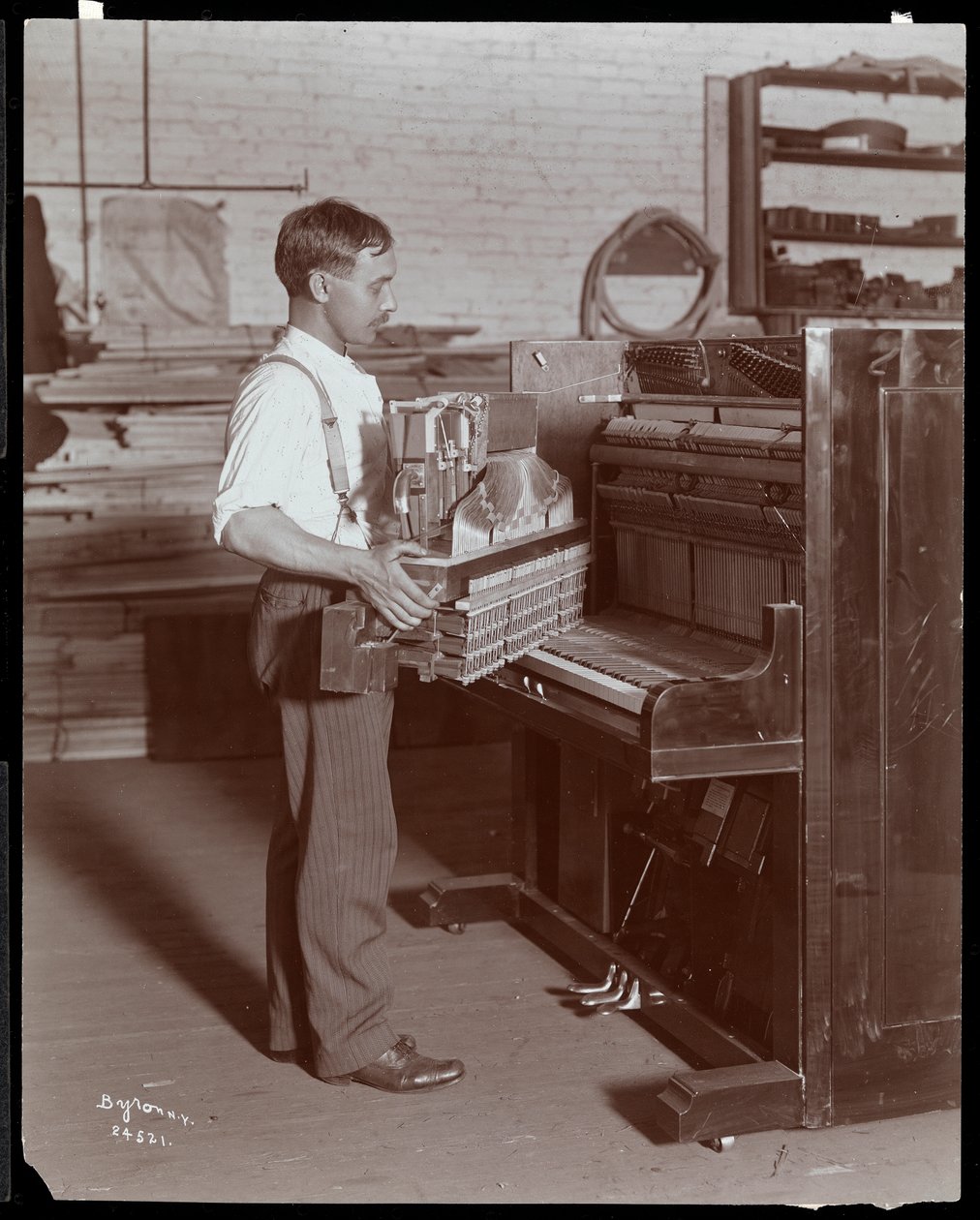 Homme travaillant dans l