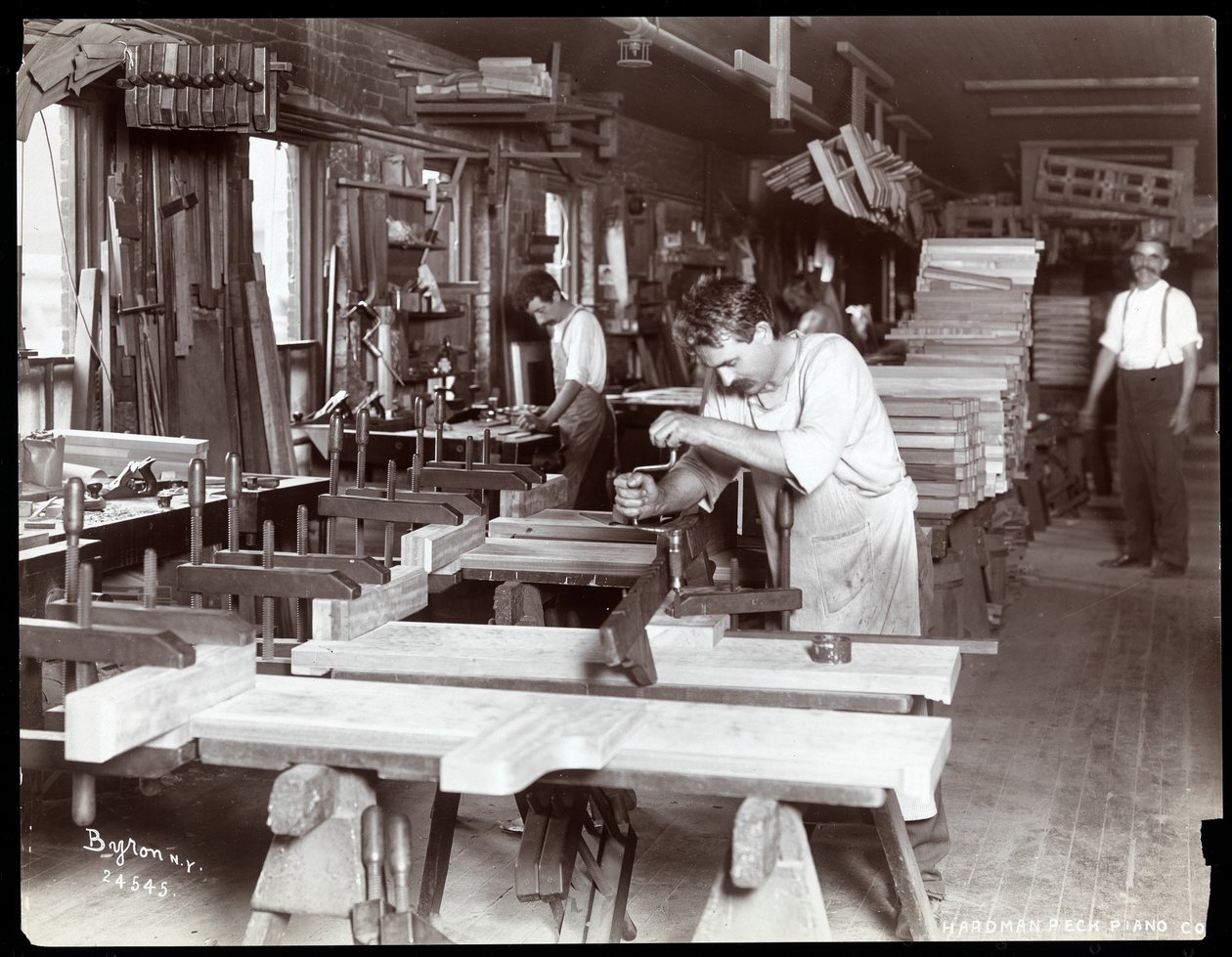 Hommes travaillant dans l