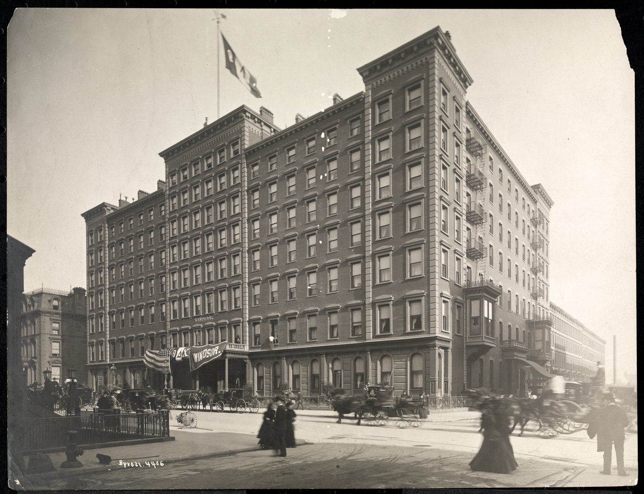 Hôtel Windsor à la 5e Avenue de la 46e à la 47e rue, New York, 1898 - Byron Company