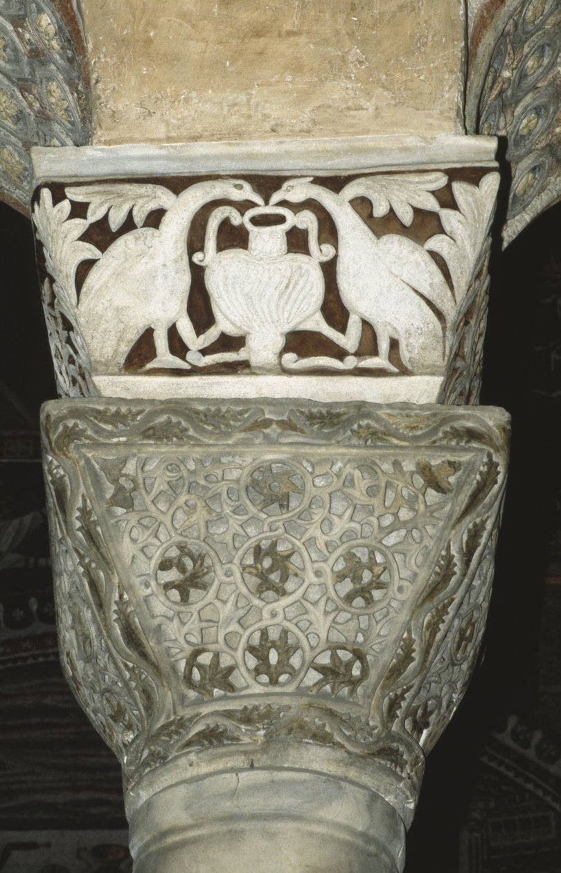 Chapiteau décoré de l