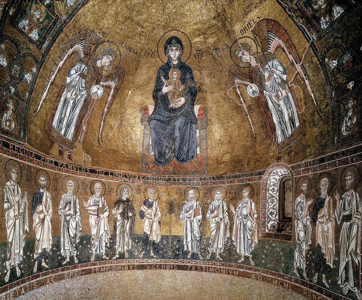 Vierge en majesté avec archanges et apôtres (mosaïque) - Byzantine School