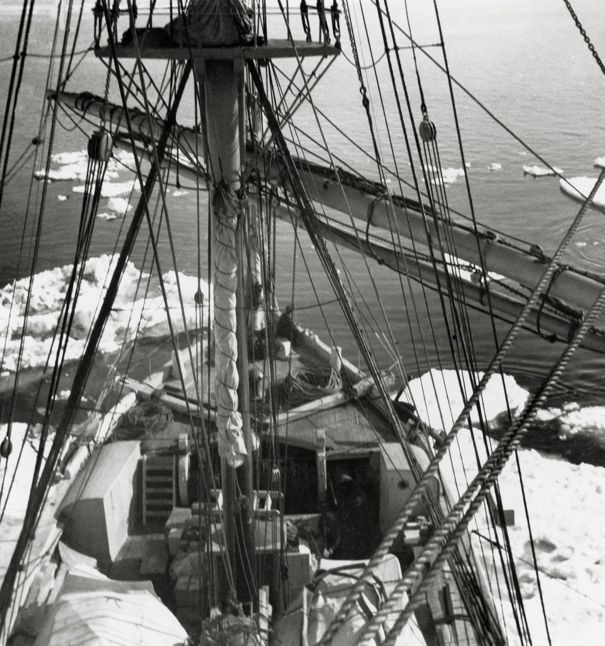 Goélette Stella Polare rencontrant les premiers glaces - J.B. and Brown J. Rowbotham