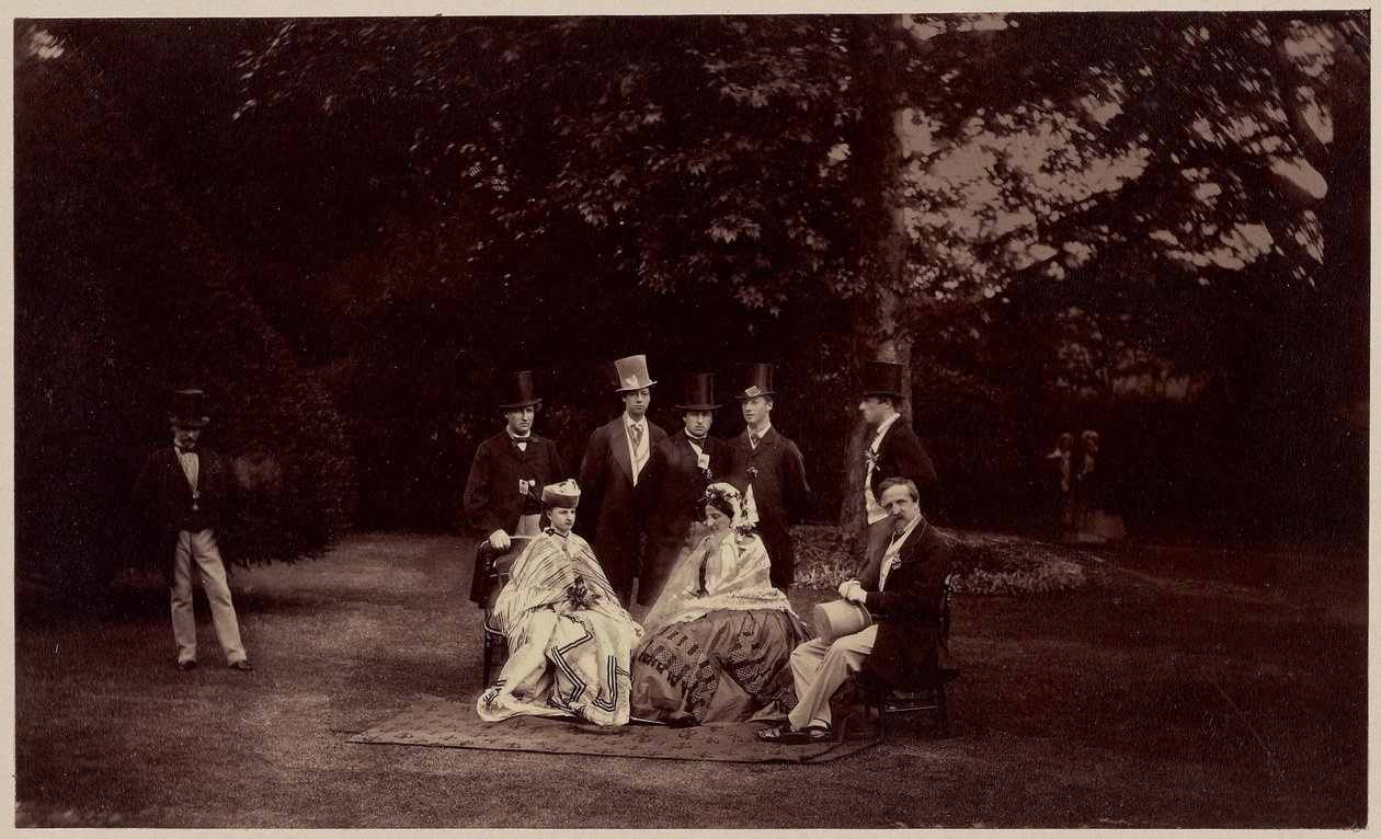 Groupe de leurs Altesses Royales la Princesse Clémentine de Saxe Cobourg Gotha, ses fils et sa fille, le Duc d