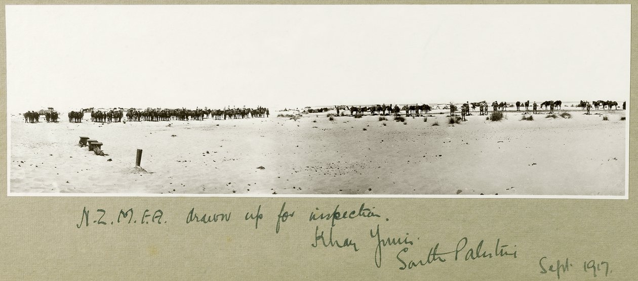 N.Z.M.F.A. en inspection, Khan Yunis, septembre 1917 - Capt. Arthur Rhodes