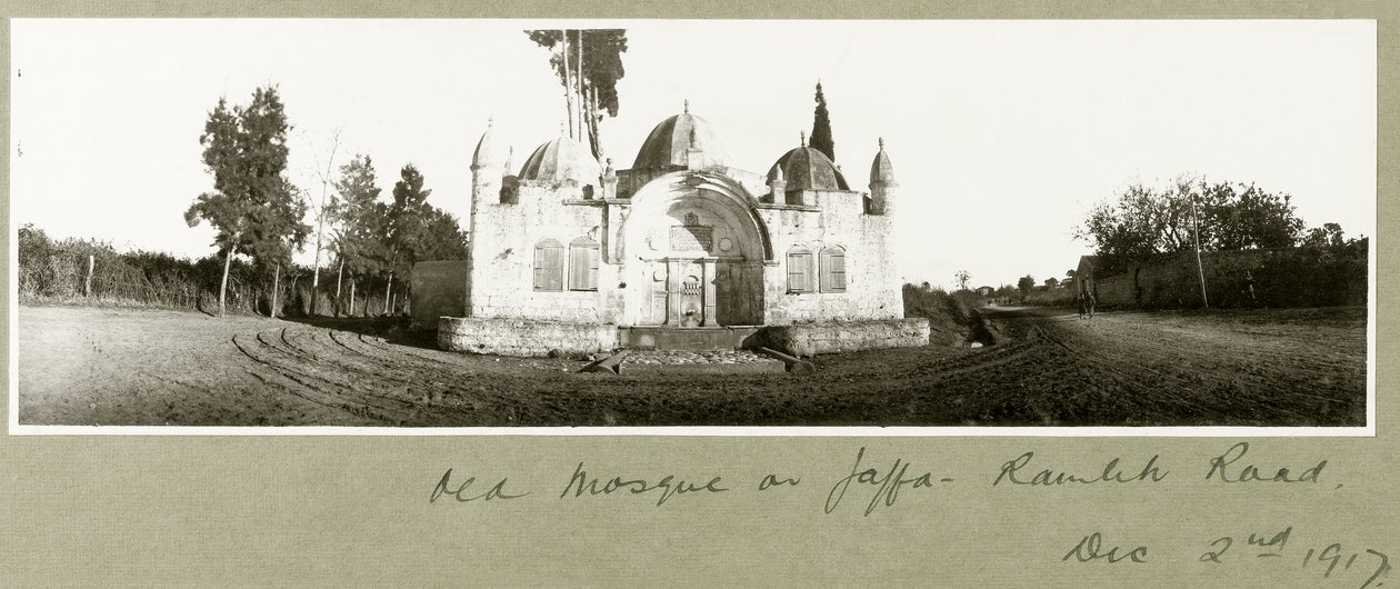Vieille mosquée sur la route de Ramleh, Jaffa, 2 décembre 1917 - Capt. Arthur Rhodes