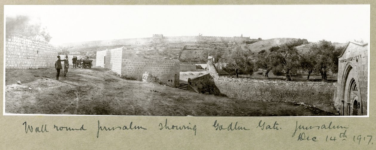 Vue du mur autour de Jérusalem montrant la Porte Dorée, 14 décembre 1917 - Capt. Arthur Rhodes