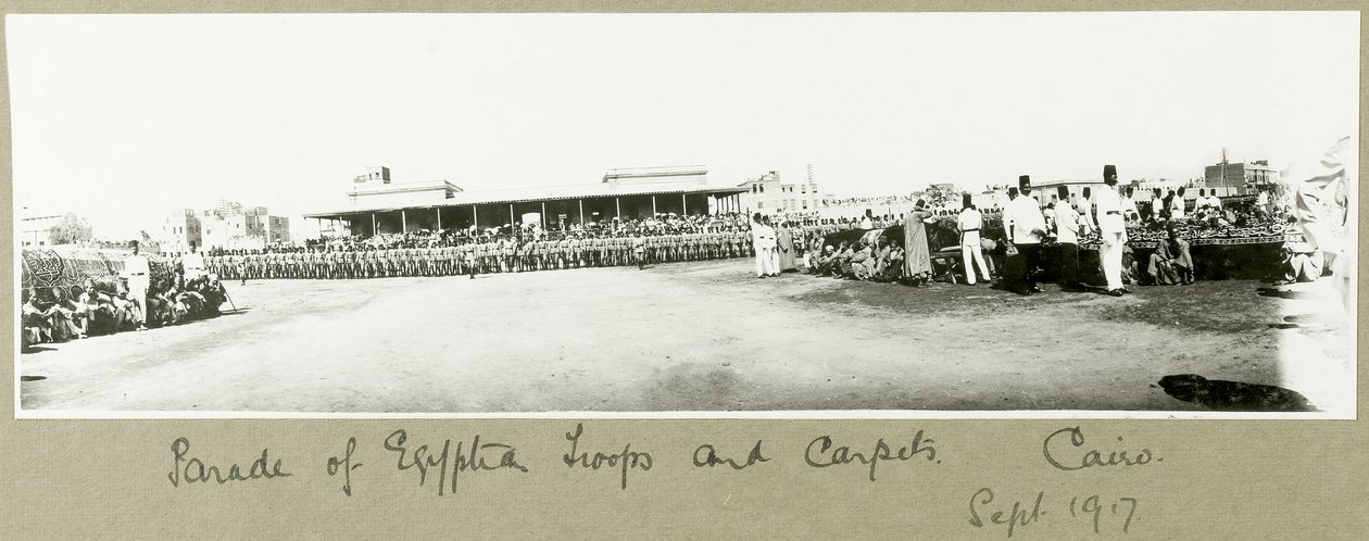 Parade des troupes égyptiennes et des tapis, Le Caire, septembre 1917 - Capt. Arthur Rhodes