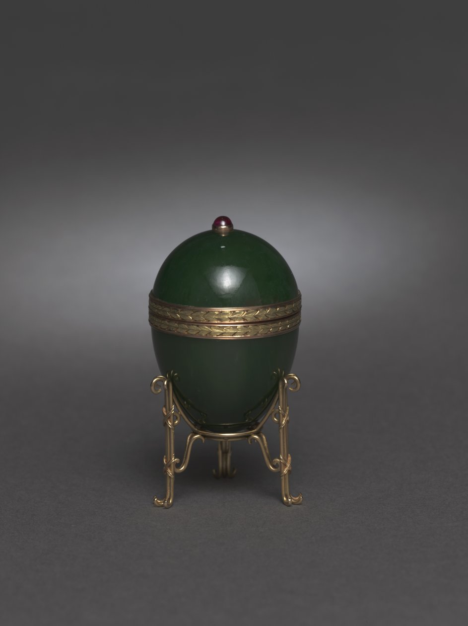 Œuf de jade avec support, après 1900 - Carl Fabergé