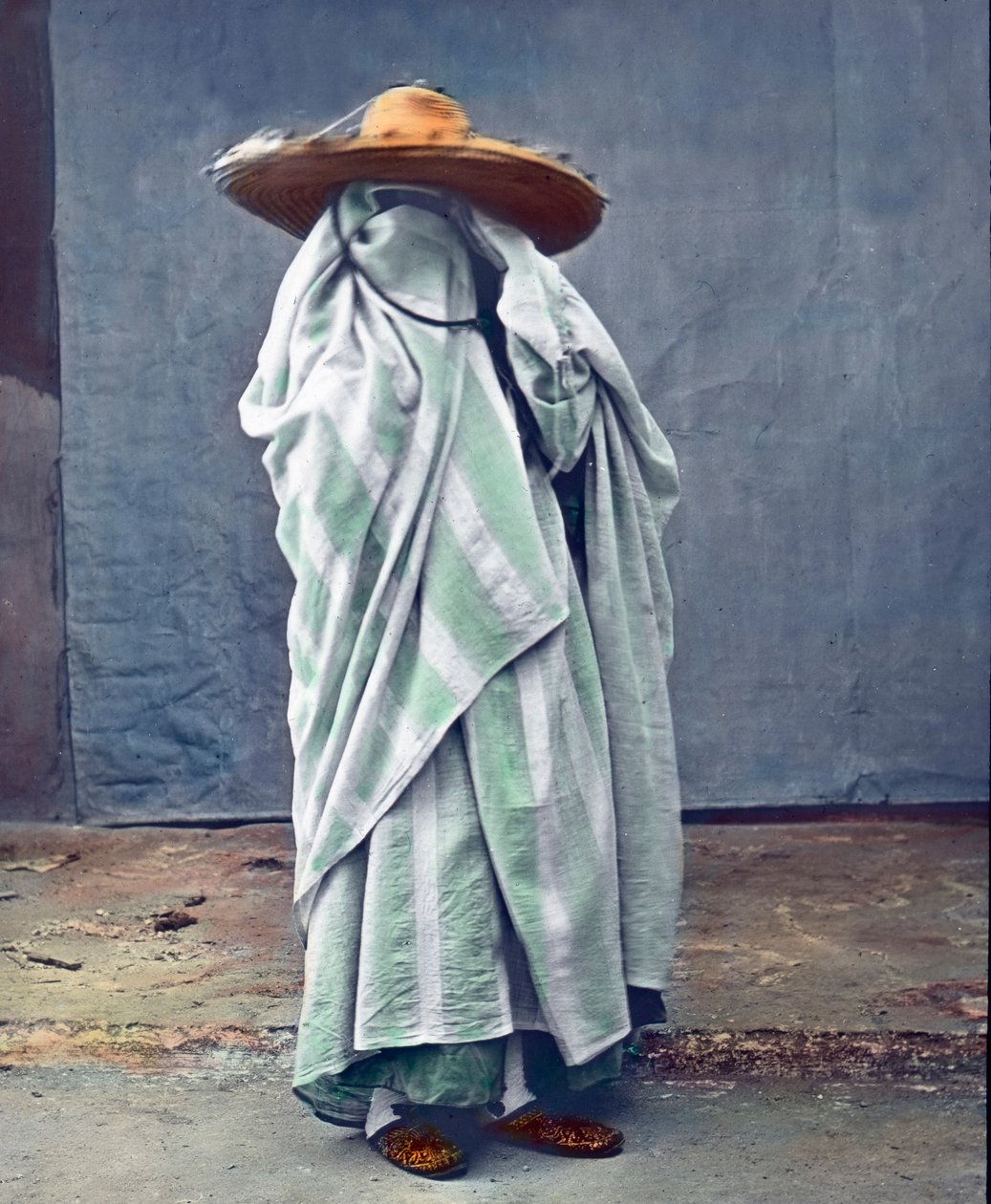 Maroc, Maure entièrement voilé, image date : vers 1910. Carl Simon Archive - Carl Simon