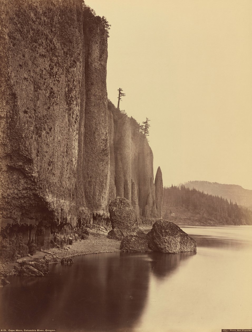 Cap Horn, fleuve Columbia, Oregon, 1867 (photo) - Carleton Emmons Watkins