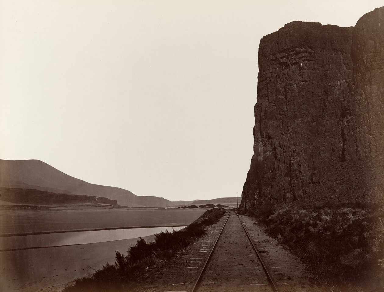 Cap Horn près de Celilo, 1867 - Carleton Emmons Watkins