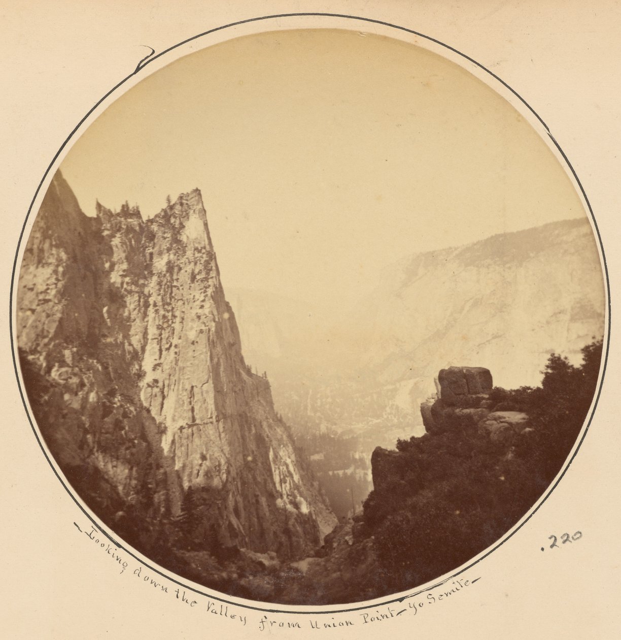 Vue vers le bas de la vallée depuis Union Point, Yosemite - Carleton Watkins