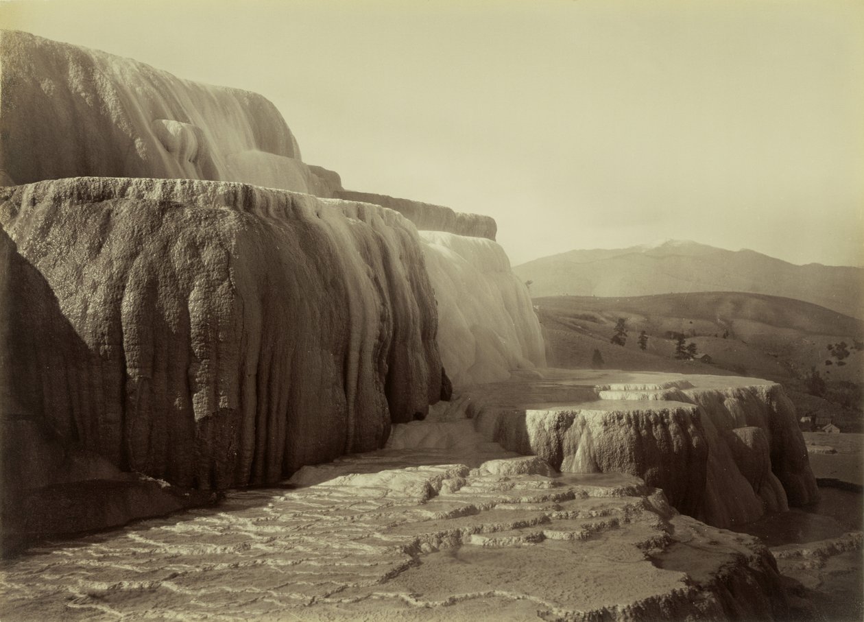 [Terrasses de Minerve, parc national de Mammoth Hot Springs] - Carleton Watkins