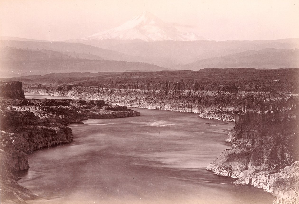 [Mount Hood depuis The Dalles, Oregon] - Carleton Watkins