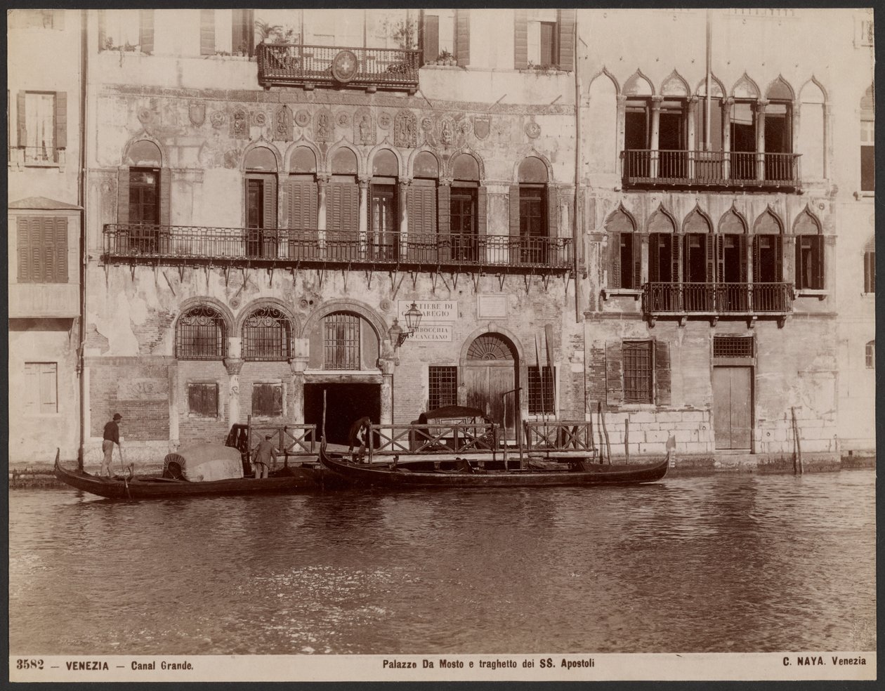 Le palais Da Mosto et le ferry SS Apostoli - Carlo Naya