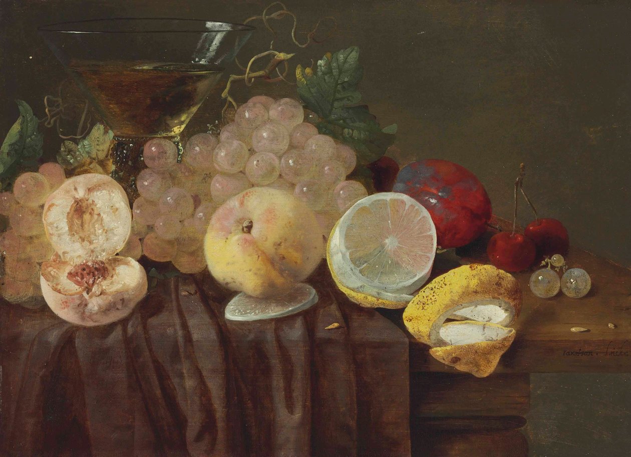Raisins, pêches, citron, prunes, cerises et un romeur sur une table partiellement drapée - Carstian Luyckx