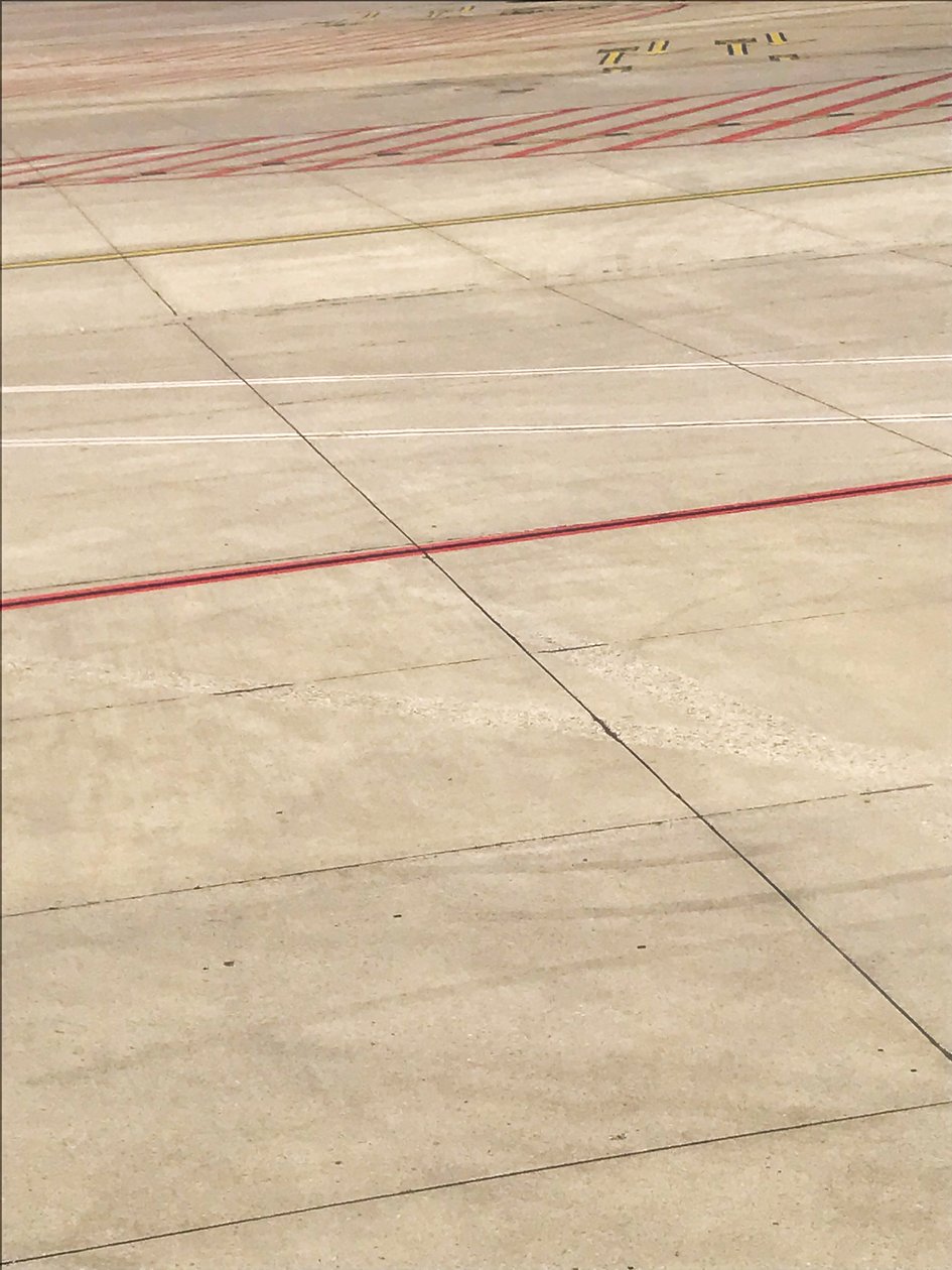 Composition - Tarmac, 2019 (photo) - Cécile Jamet
