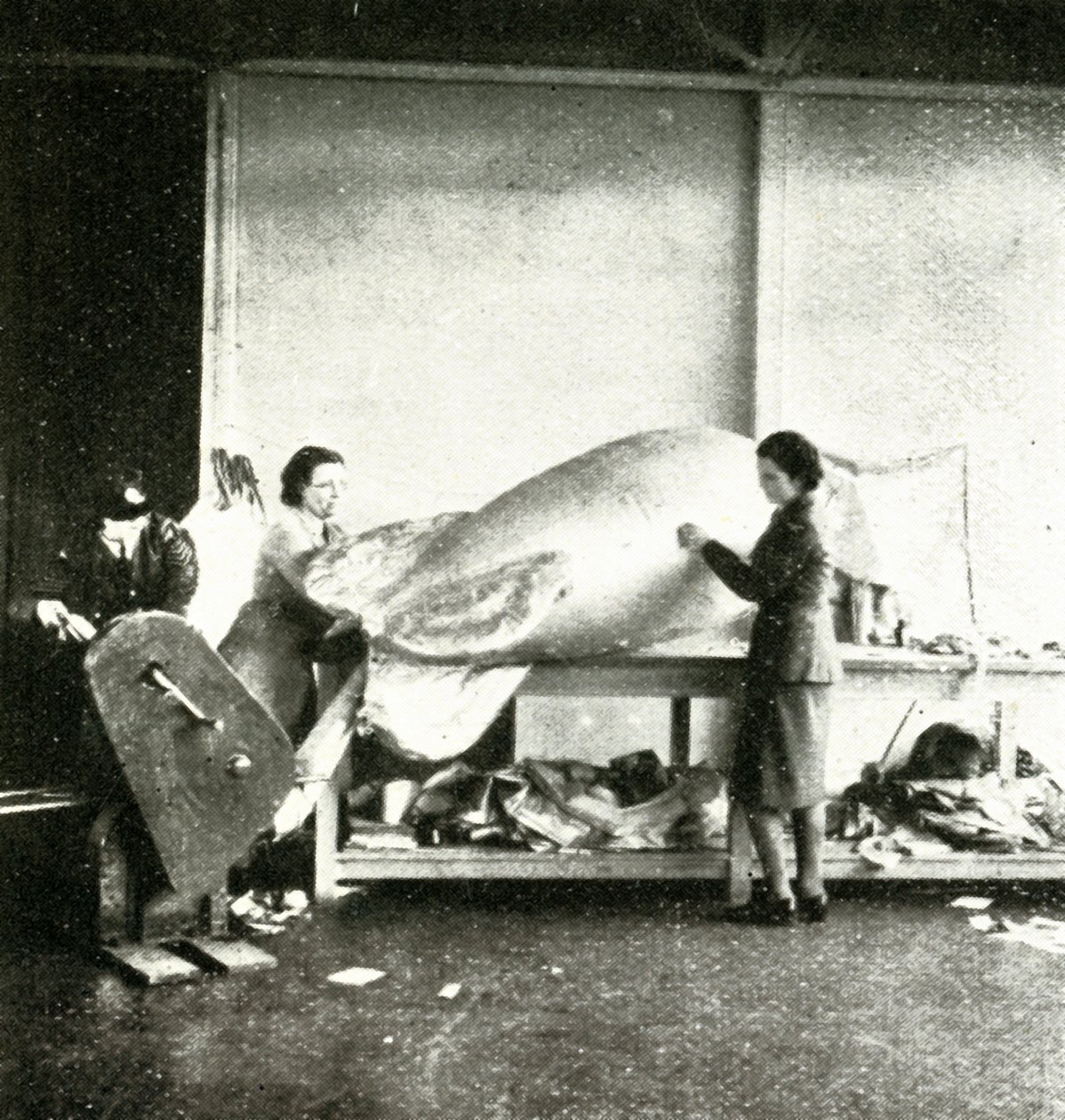Réparation de Ballons de Barrage, vers 1943 - Cecil Beaton