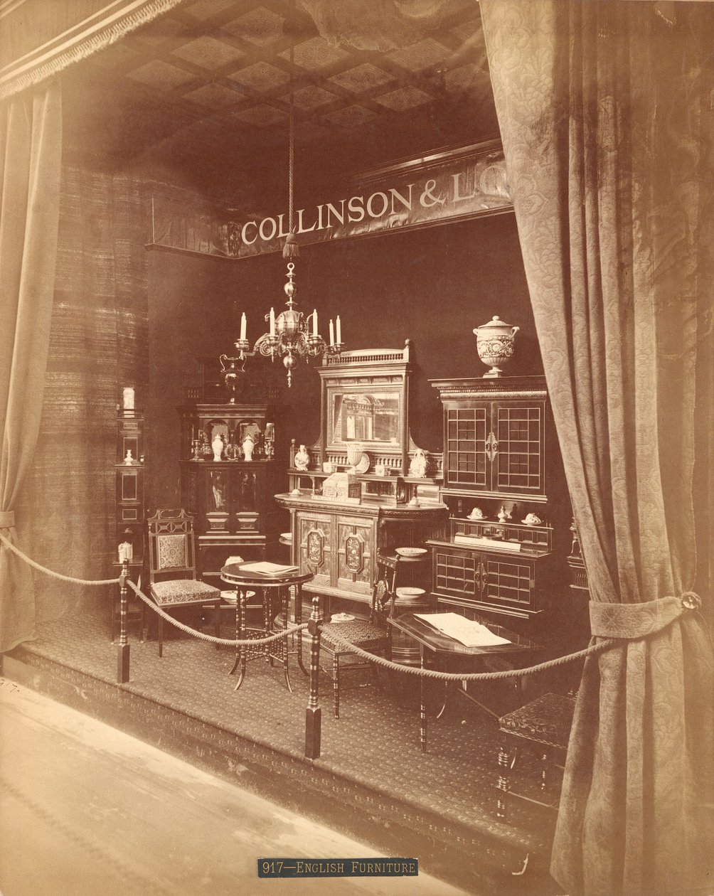 Exposition de meubles de Collinson & Lock - Centennial Photographic Co.