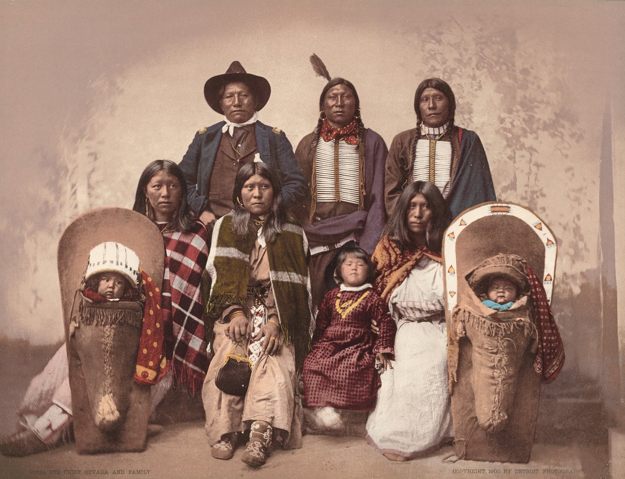 Chef Ute Severo et sa famille, c. 1885, publié en 1900 (photo) - Charles A. Nast