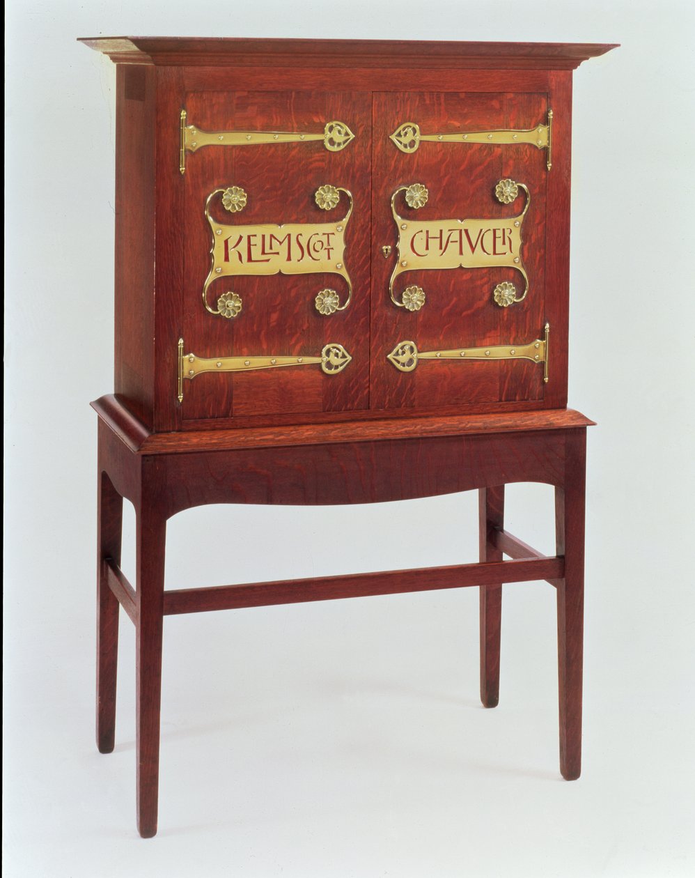 Le cabinet Kelmscott Chaucer, conçu par C.F.A. Voysey (1857-1941) et fabriqué par F. Coote, 1899 - Charles Francis Annesley Voysey