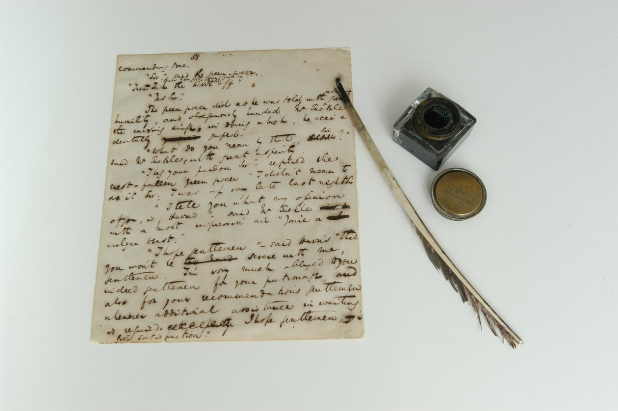 Manuscrit des Papiers posthumes du Pickwick Club, c.1837, et plume et encre de Dickens, photographié dans les années 2000 - Charles John Huffam Dickens