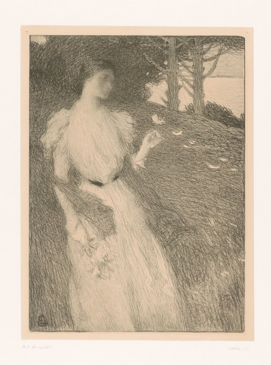 Femme laissant des pétales de fleurs s