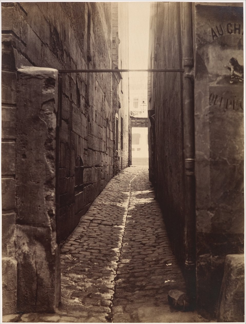Rue du Chat-qui-Pêche (depuis la Rue de la Huchette) - Charles Marville