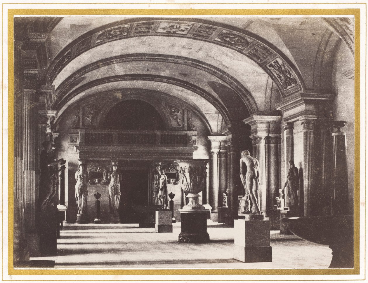 Salle des Cariatides, au musée du Louvre - Charles Marville