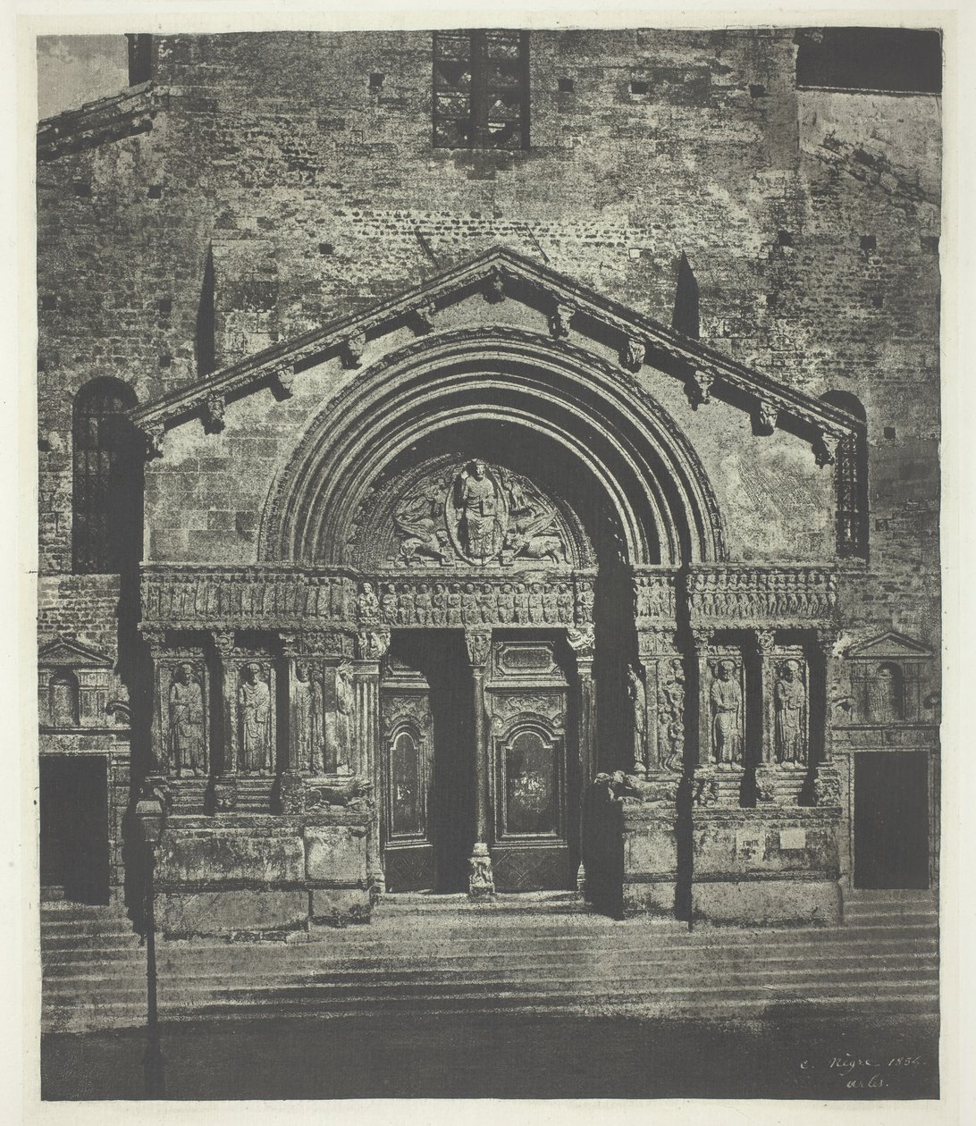 Arles : Le porche ouest de Saint-Trophime, 21 octobre 1854, imprimé en 1982 - Charles Nègre