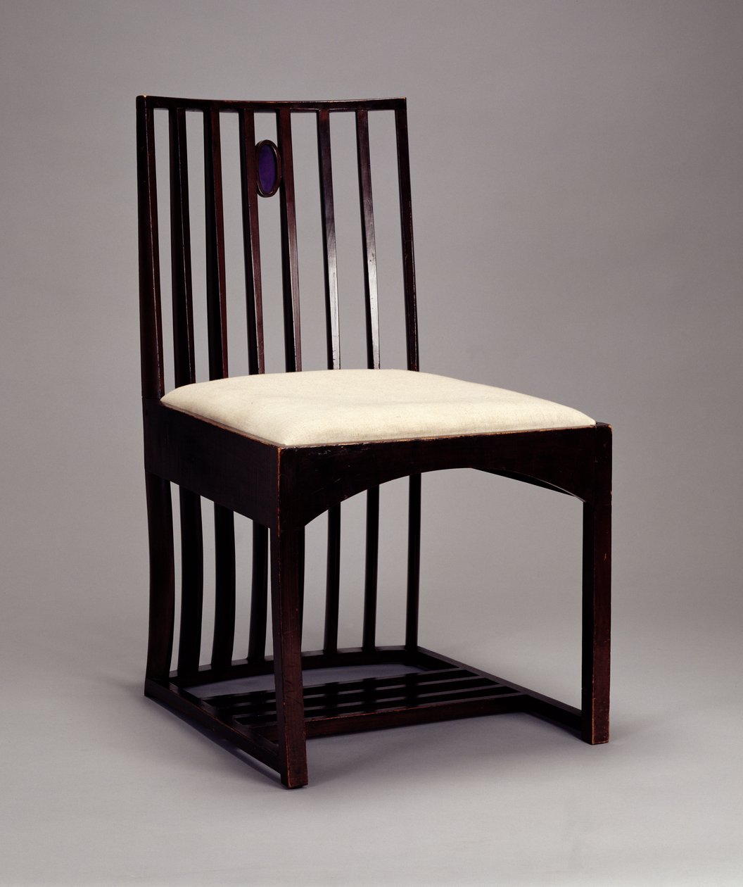 Chaise dans le salon, HousHill, Glasgow, 1904 - Charles Rennie Mackintosh