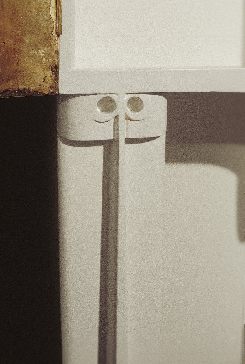 Cabinet blanc conçu pour Mme Rowat, 1902 - Charles Rennie Mackintosh