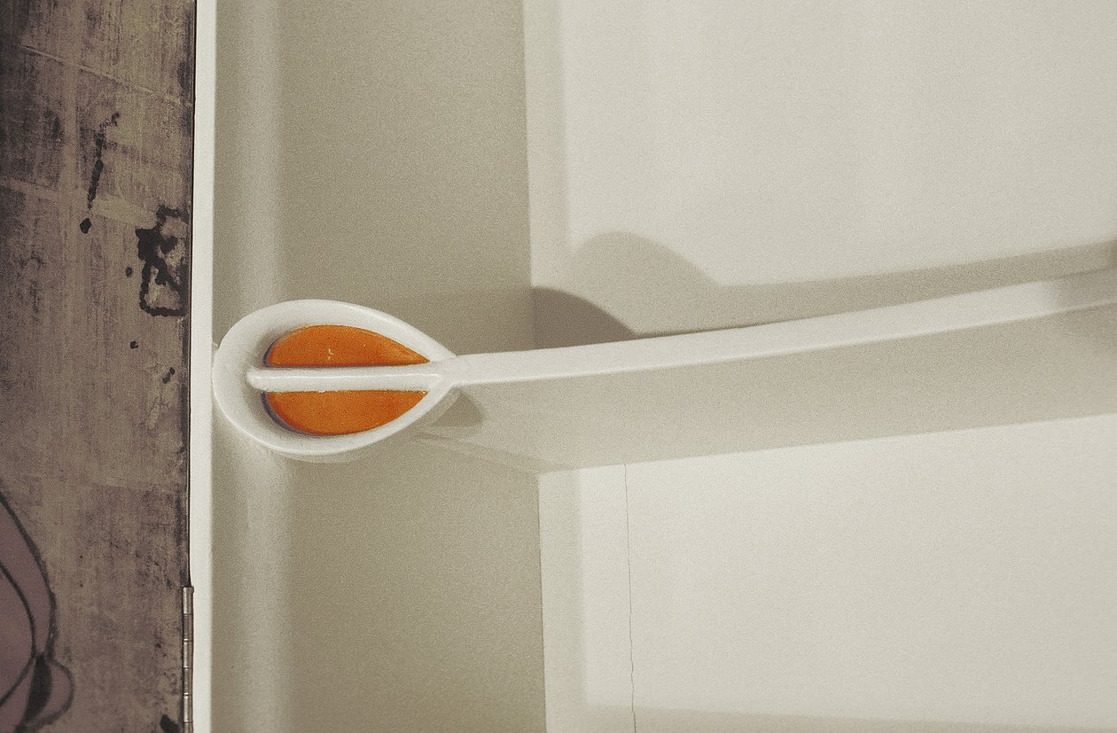 Cabinet blanc conçu pour Mme Rowat, 1902 - Charles Rennie Mackintosh