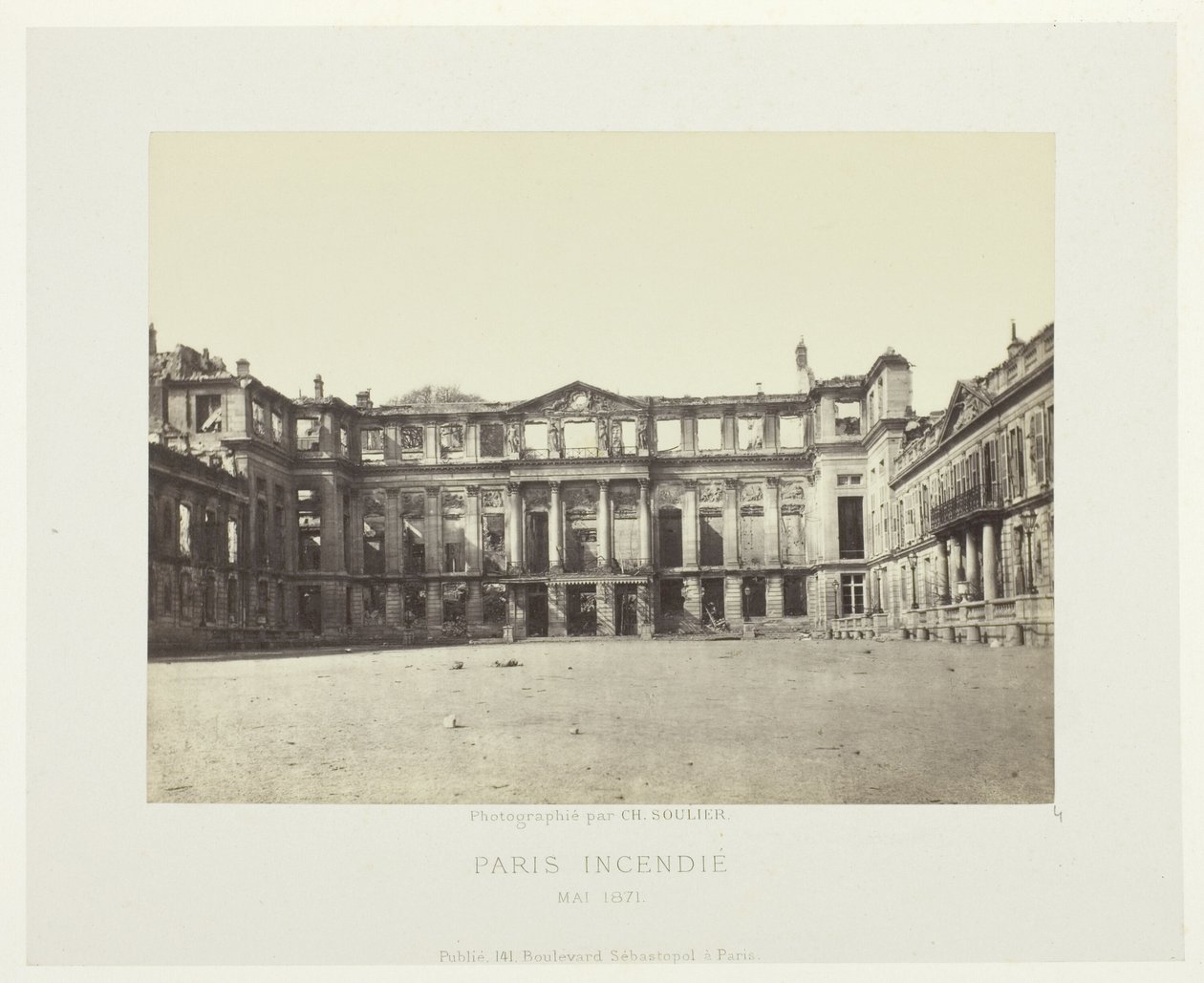 Paris en feu (Façade du Palais de Saint-Cloud), de la série "Paris Incendié" - Charles Soulier