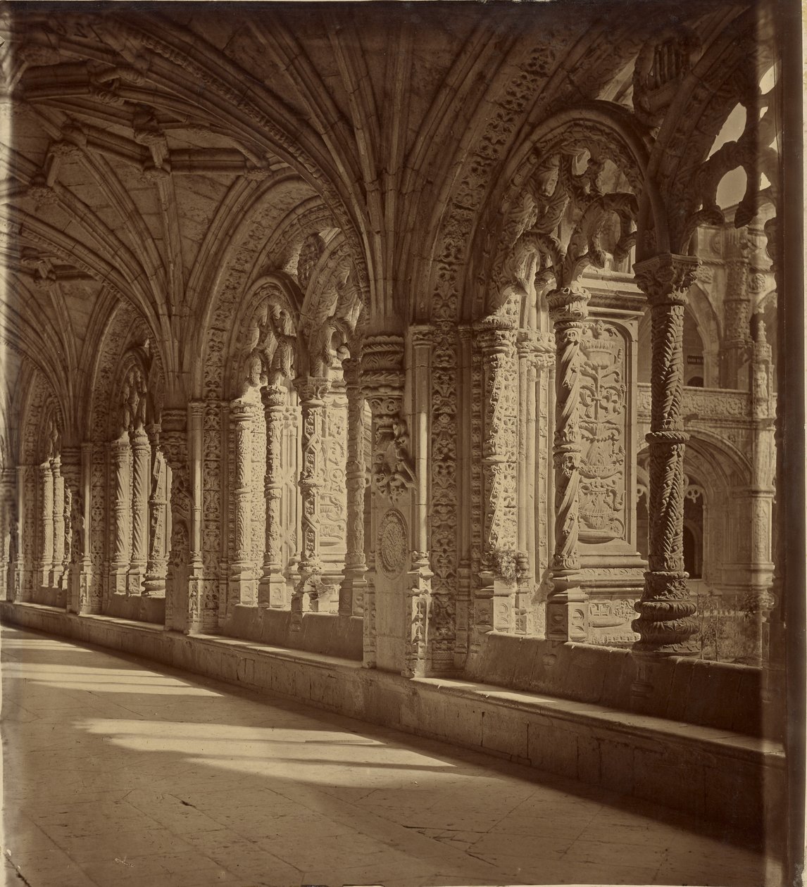 [Couloir voûté, Belem] - Charles Thurston Thompson