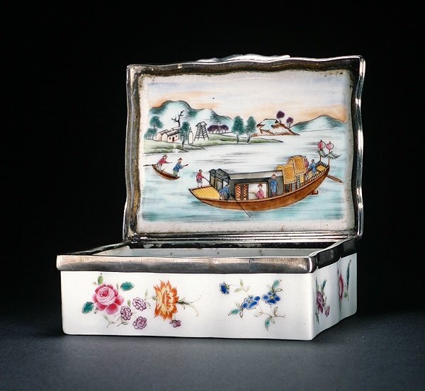 Une boîte à tabac moghole, période Qianlong (1736-95) vers 1760 - Chinese School