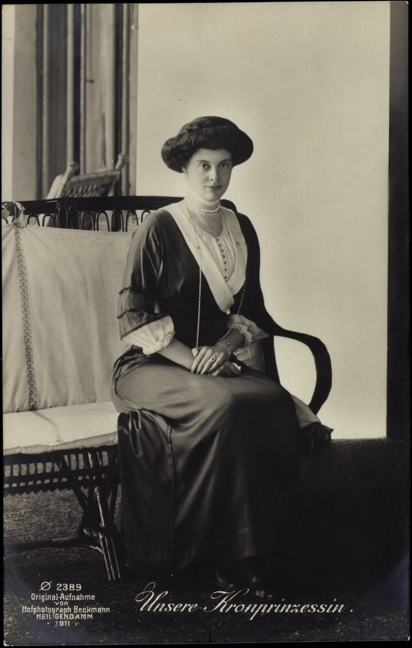 Ak Kronprinzessin Cecilie von Preußen, portrait assis - Chinese School
