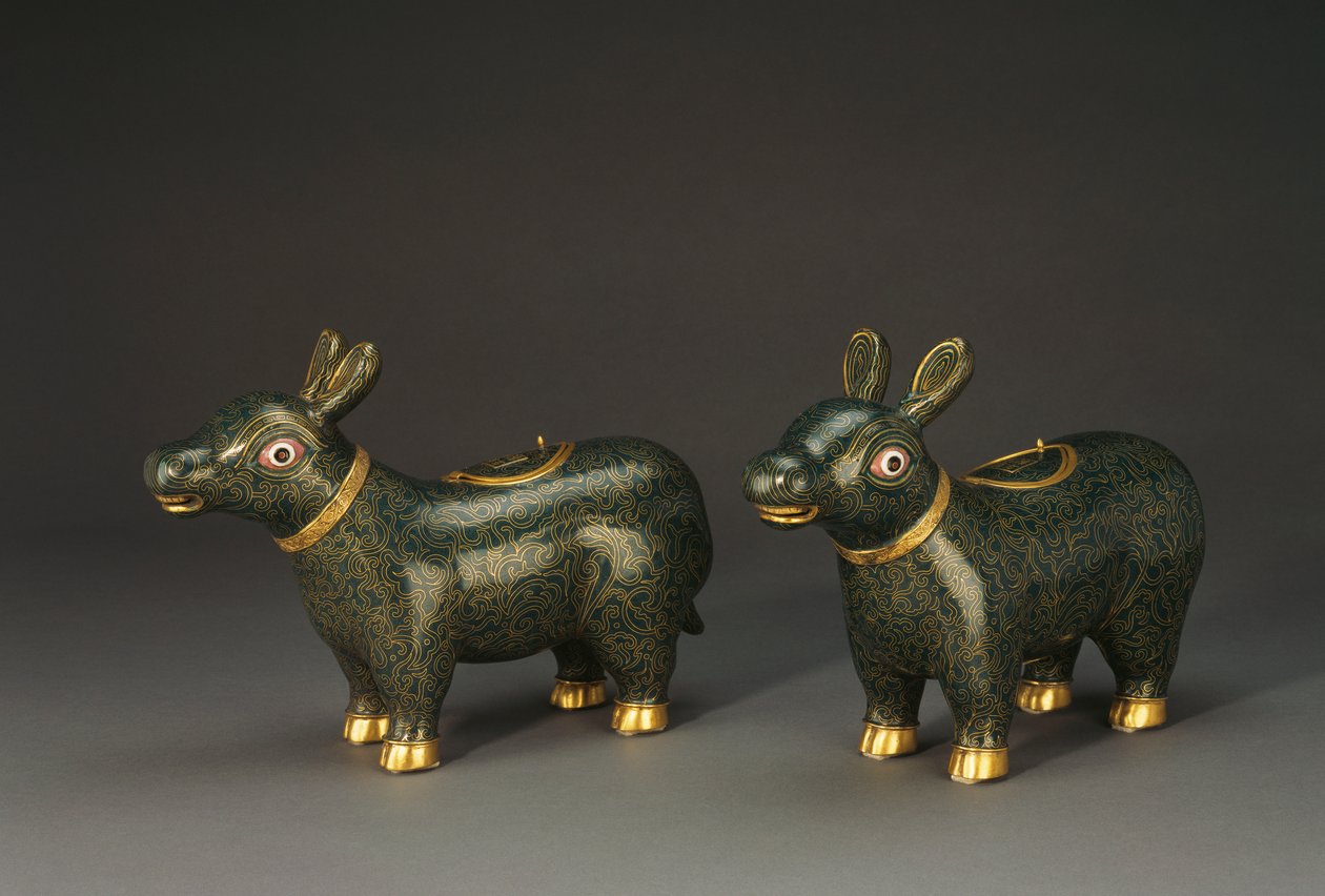 Paire de vaisseaux en forme de tapir en émail cloisonné - Chinese School