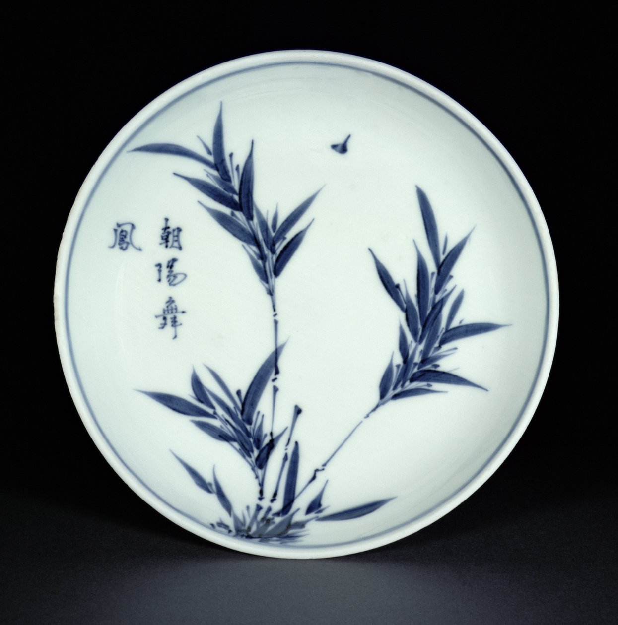 Plat à sauce kosometsuke bleu et blanc peint avec du bambou et de la calligraphie, marque et période Tianqi, 1621-27 (porcelaine) - Chinese School