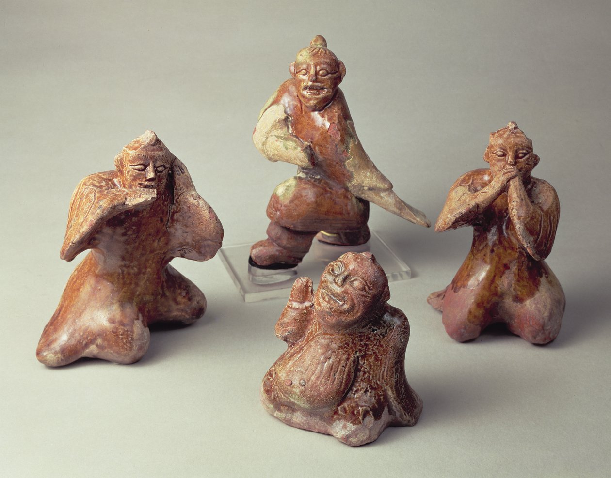 Groupe de quatre artistes en poterie chinoise ancienne, artefact funéraire, dynastie Han, 25-220 apr. J.-C. - Chinese School