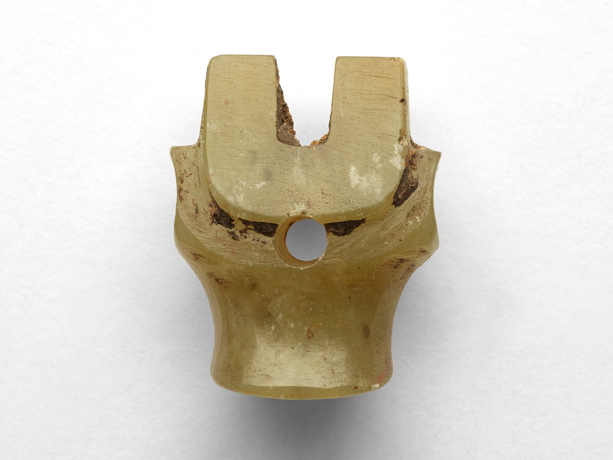 Pendentif en forme de tête bovine, retravaillé, c.1100-1000 av. J.-C. - Chinese School